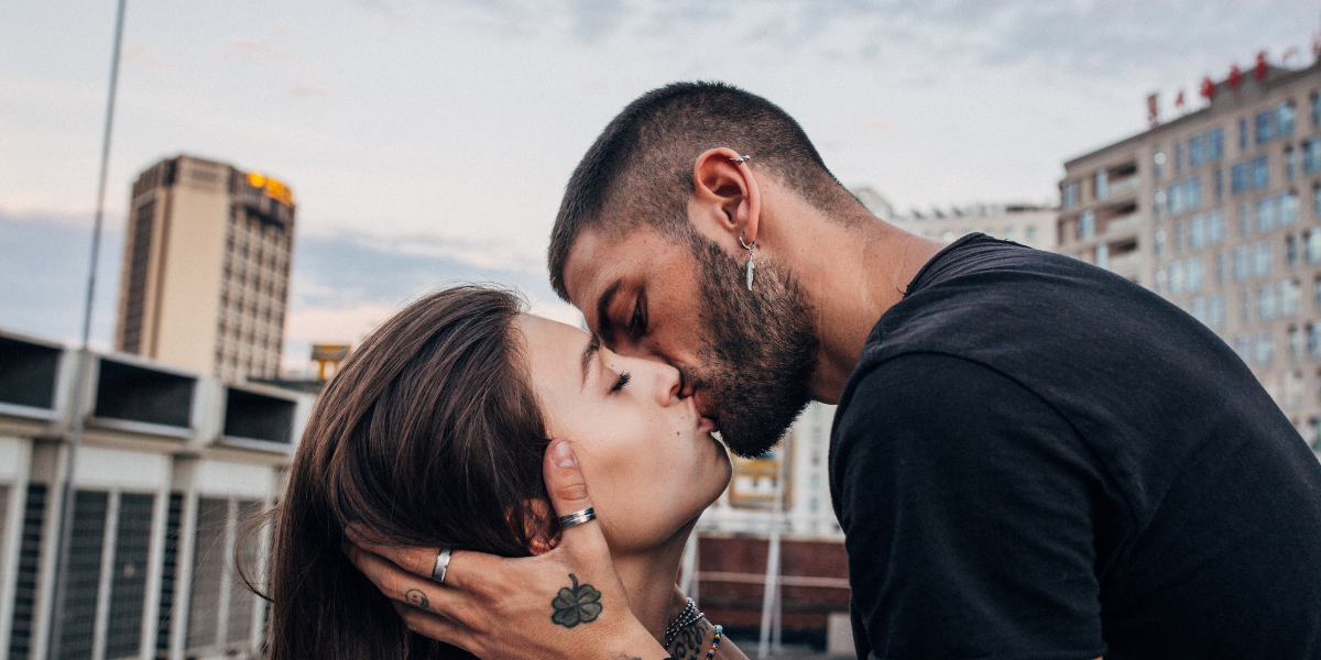 6 Easy Techniques Explain How to Use Your Tongue While Kissing