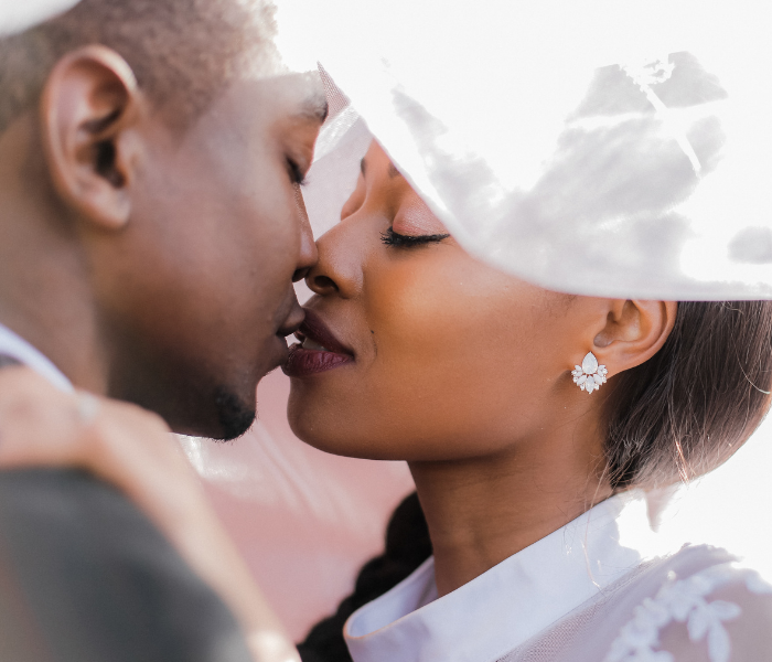 Couples kiss